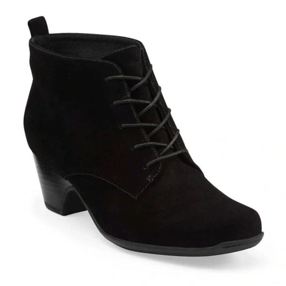 Clarks Artisan Leyden Bell‎ black suede lace-up low block heel ankle bootie 7M